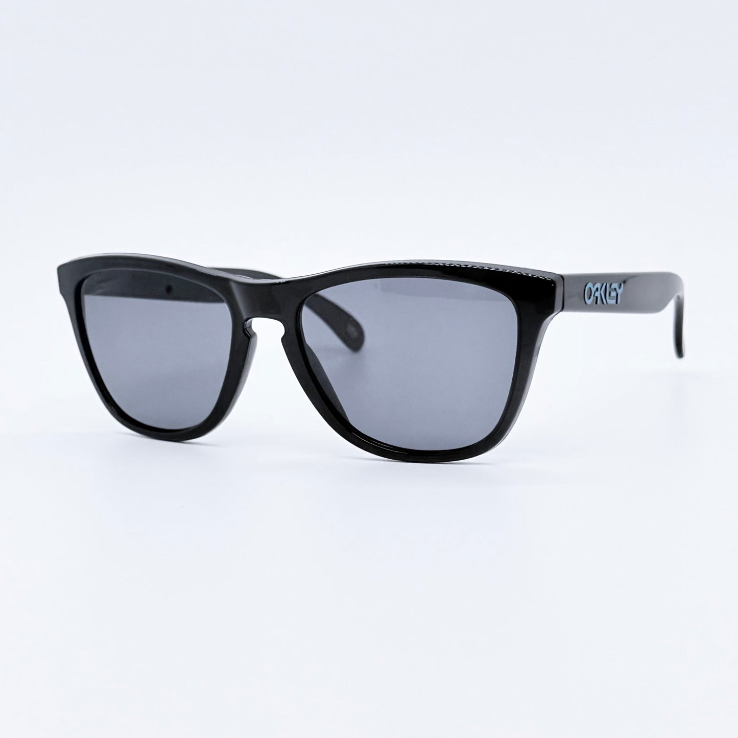 Oakley Frogskins OO9013 Sunglasses