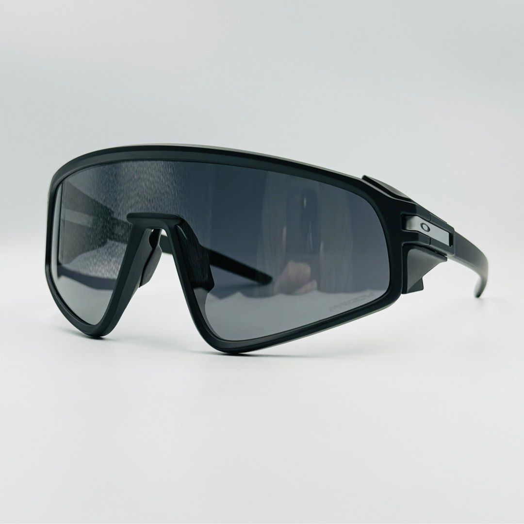 Oakley OO9404 Latch Panel Sunglasses