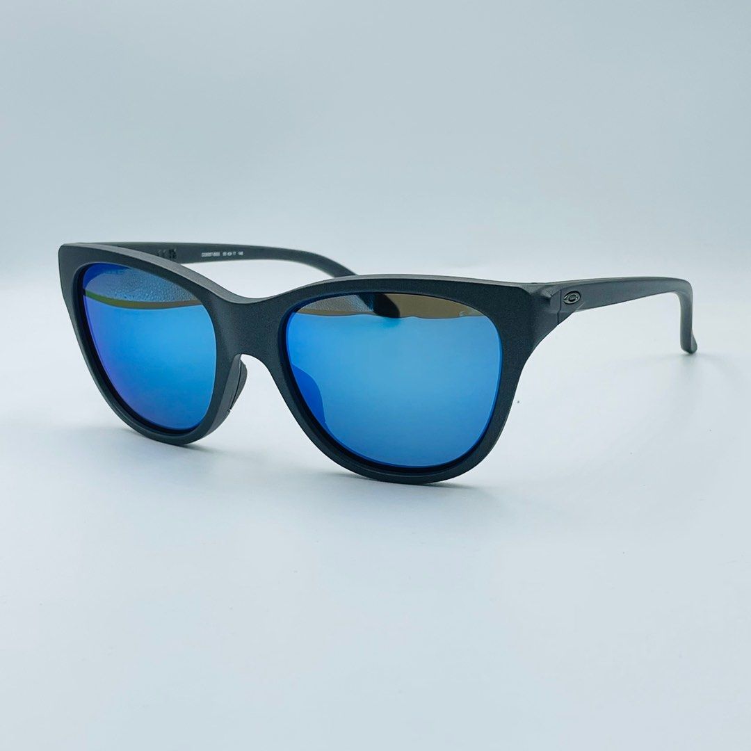 Oakley Hold Out OO9100 Sunglasses