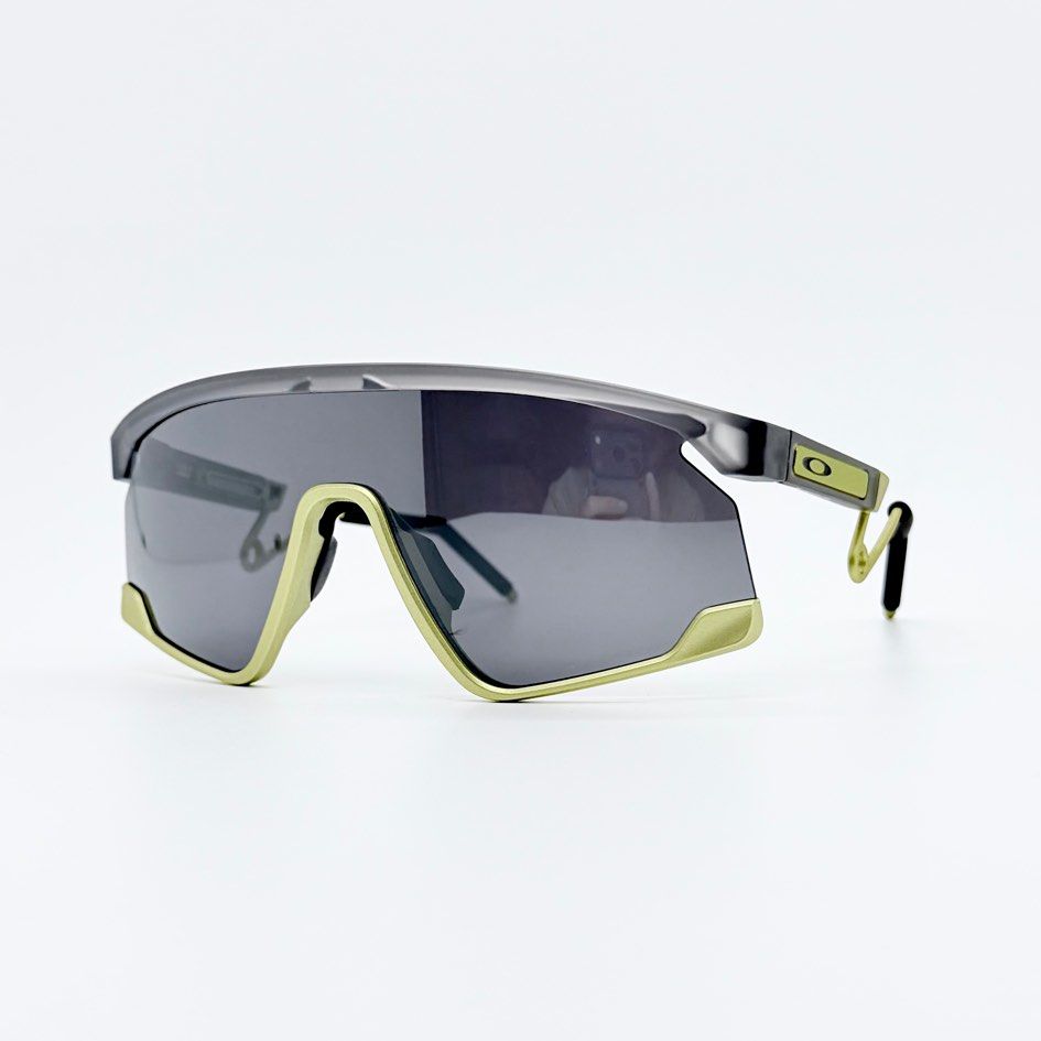 Oakley OO9237 BXTR Metal Sunglasses